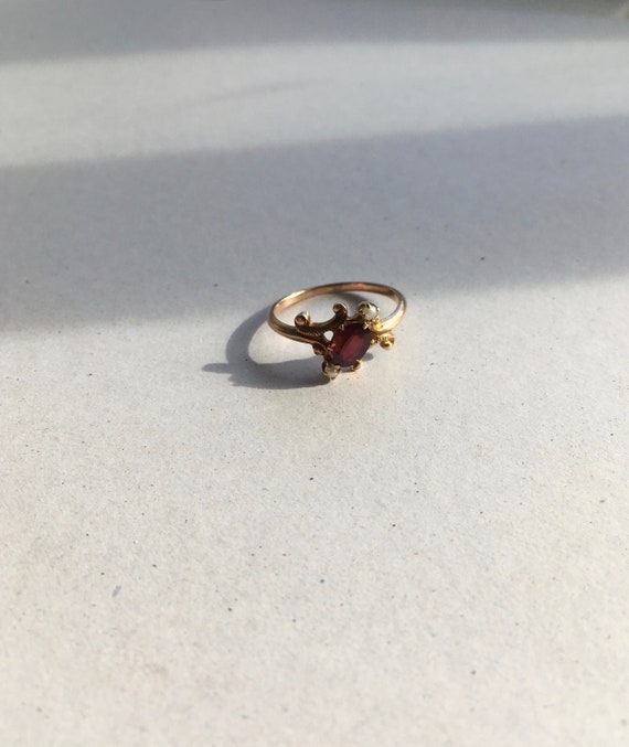 Victorian Garnet Ring. Garnet and Seed Pearl Roman