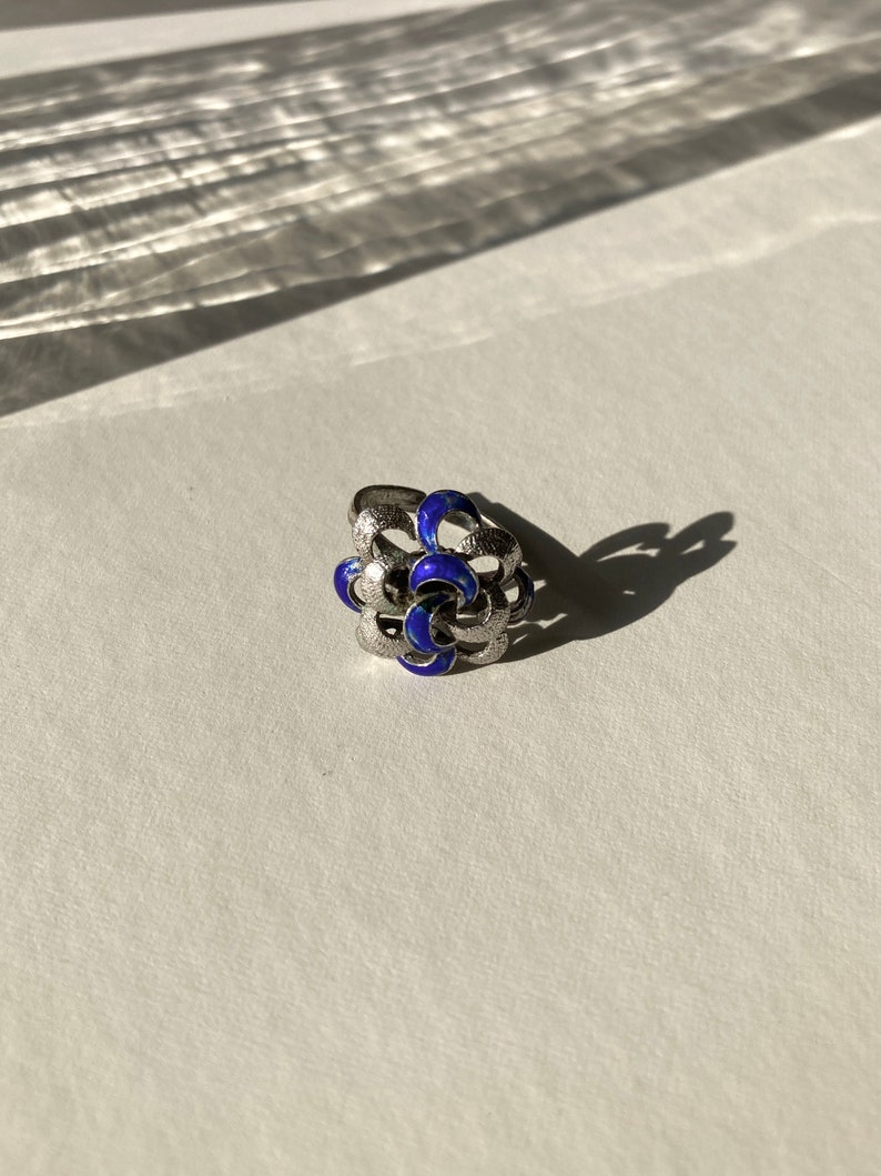 Mid Century Modern Enamel Cluster Ring. Crescent Moons Vintage Silver Ring. Enamel Flower Bombe Ring. image 5