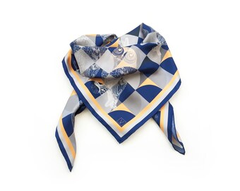 Foulard en soie bleue. Foulard hiboux et pierres précieuses. Foulard carré en sergé de soie 90 cm. Foulard en soie luxueux avec ourlets roulés à la main. Bandana en soie.