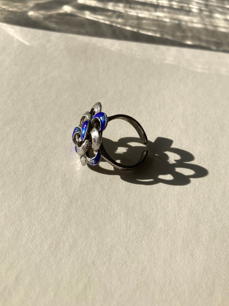 Mid Century Modern Enamel Cluster Ring. Crescent Moons Vintage Silver Ring. Enamel Flower Bombe Ring. image 7