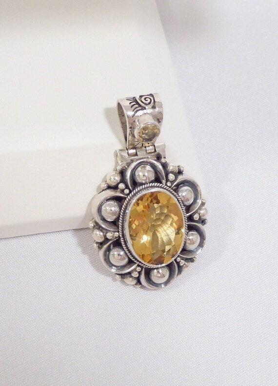 Vintage Tribal Natural Golden Citrine Flower Penda