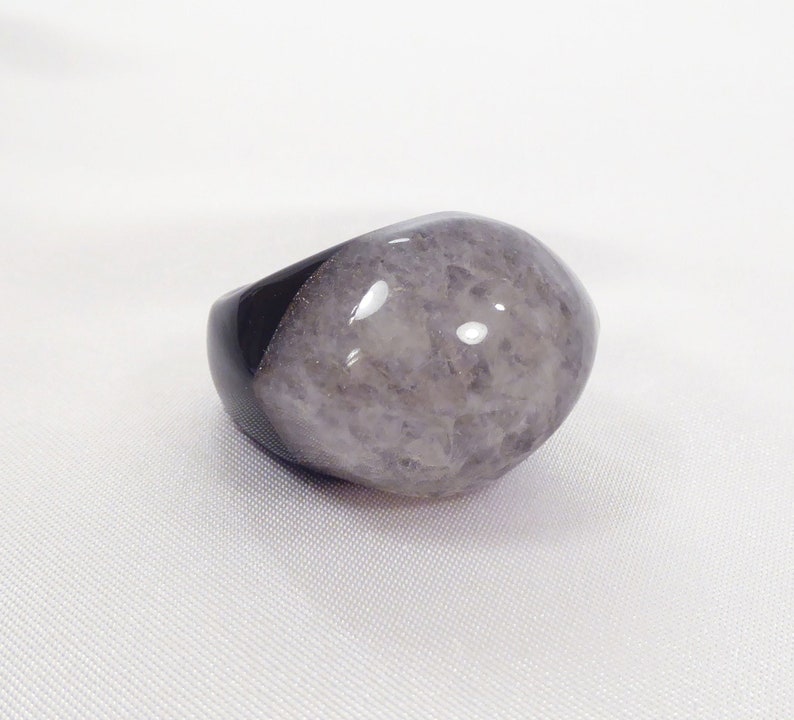 Vintage Oval Cat’s Eye Shape Carved Single Stone White, shops Black and Brown Banded Natural Agate Ring, Size 8
