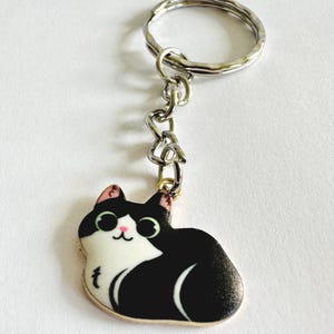 Mini Loafing Portachiavi in metallo e smalto con gatto bianco e nero