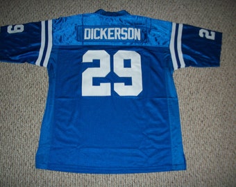 Könnte beinhalten: Ein blaues Footballtrikot mit weißen Verzierungen und der Nummer 29 auf der Rückseite. Der Name "DICKERSON" ist auf der Rückseite des Trikots aufgedruckt.