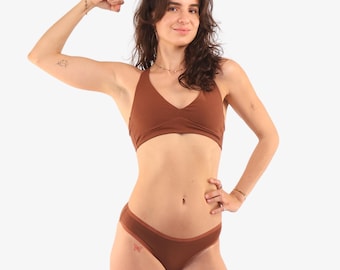 Passendes Unterwäsche-Set – Bralette und Bikinihöschen aus nachhaltiger Bio-Baumwolle in Kastanienbraun