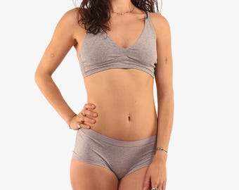 Passendes Unterwäsche-Set – Bralette und Boyshorts aus nachhaltiger Bio-Baumwolle in Grau
