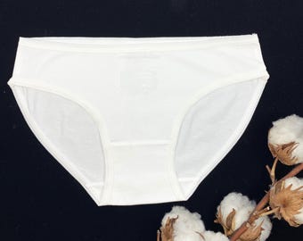 Braguitas de algodón orgánico para niña en color blanco