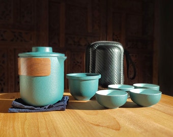 Grüne Keramik Reise-Tee-Set Kungfu chinesische Keramik Teekanne mit Verbrühschutzring 1 Teekanne 1 Infuser 4 Tassen in Reisetasche Tee-Liebhaber-Geschenk