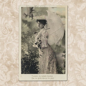 Bella signora con un'umrella - Cartolina francese vintage originale dei primi anni del 1900.