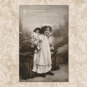 Mamãe com sua linda boneca - Cartão postal eduardiano vintage original do início dos anos 1900.