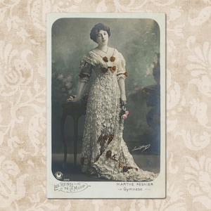 Atriz Marthe Régnier em vestido de renda - NÃO UTILIZADO Cartão postal francês vintage original do início dos anos 1900.