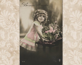 Lovely girl with curly hair - Original vintage postcard from the early 1900's.