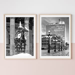 Reeks van Twee Afdrukken van Glasgow van het Standbeeld van de Hertog van Wellington en de Mensen maken Het Gebouw van Glasgow.  Stadsfotografie
