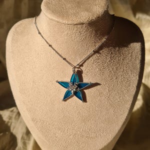 Kingdom Hearts Wayfinder Resin Necklace – Gift Idea for Fans, Friendship, Couples, Cosplay