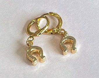 Horseshoe earrings 24kt gold plated (2 pieces/1 pair)