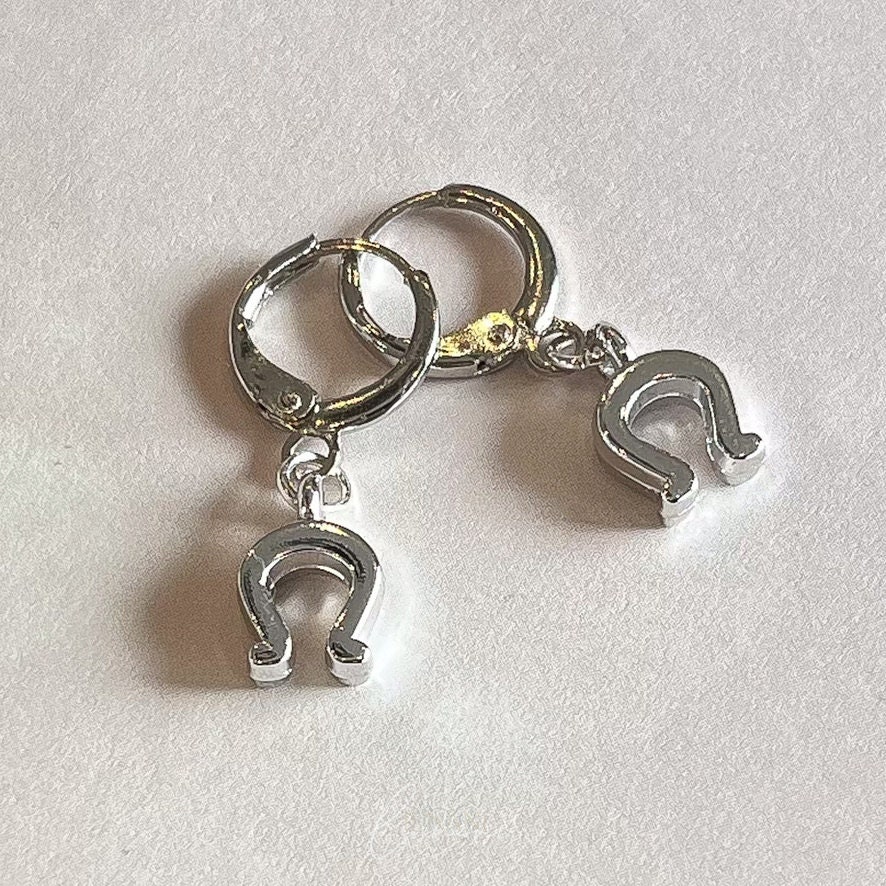Horseshoe earrings silver plated 2 pieces 1 pair