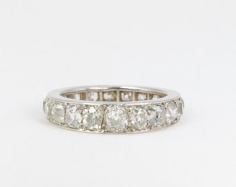 Old wedding ring in platinum and old mine cut diamonds, 1920 Belle Epoque