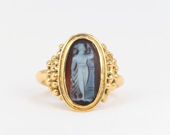 Antiker Ring aus Gelbgold und Kamee auf Onyx