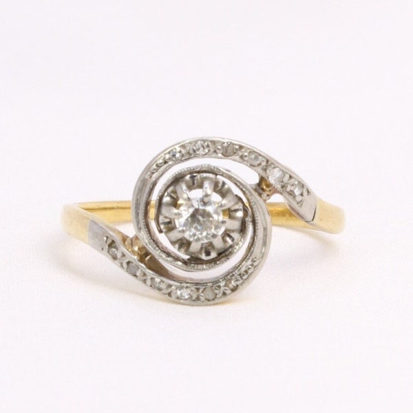 Bague tourbillon en or, platine et diamants taille ancienne 0,10 ct