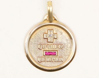 Pendentif Médaille D’amour A.Augis - Or 18k Gravé "+ Qu’hier - Que Demain" - Neuf Avec étiquettes