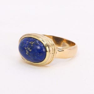 Vintage lapis lazuli yellow gold ring