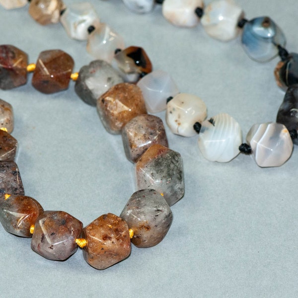 Perles de pierre d’agate de taille graduée, 15,5 pouces Brin gris blanc et beige Pépites rustiques en pierre naturelle, pierres naturelles Destash