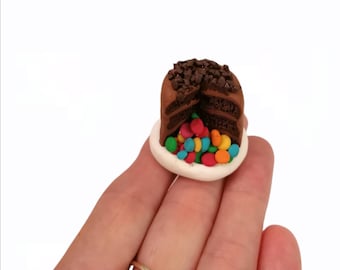 Schokoladen-Smarties Miniatur-Kuchen.