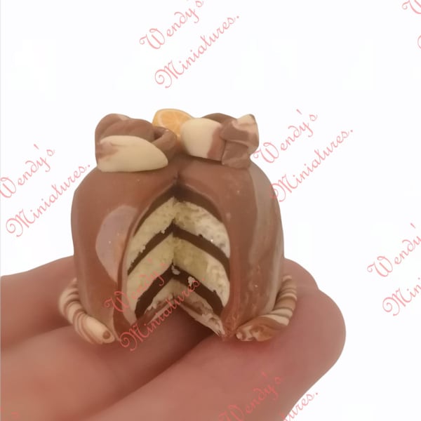Miniature chocolate fimo clay cakes. Fake food, dolls house food, cake toppers, wedding favours.