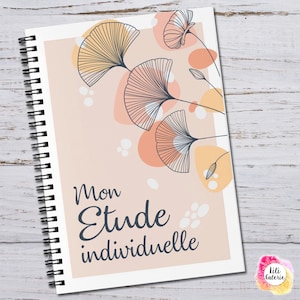 Puede incluir: Una libreta de espiral rosa y blanca con un diseño floral y el texto "Mon Etude individuelle" en la portada.