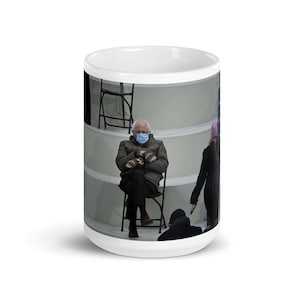 Bernie Sanders dans Mittens Mug