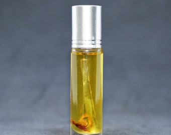 thai amulet for love Hypnotic Love Charms Oil - Maha Choke Maha Saney,  by Ajarn Pong, renowned for love amulets.