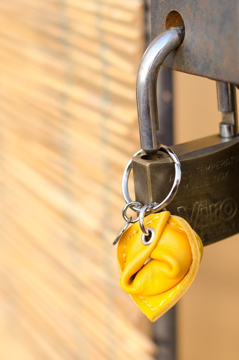 Tortellino Leather keychain With initial image 2