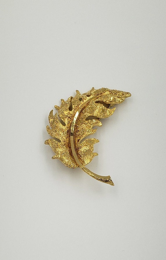 1960s Mamselle Gold Leaf Brooch - image 8