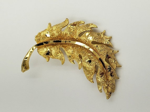 1960s Mamselle Gold Leaf Brooch - image 6