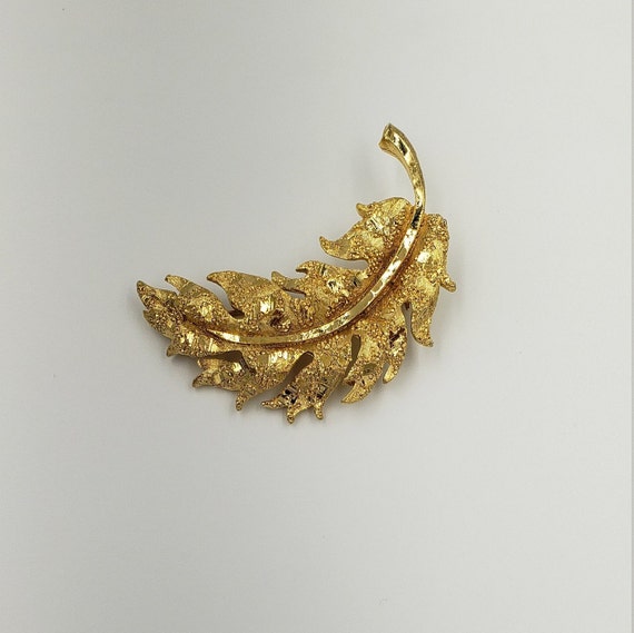 1960s Mamselle Gold Leaf Brooch - image 1