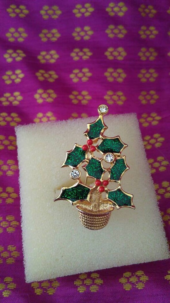 Stunning Vintage Avon Christmas Tree Brooch PRICE