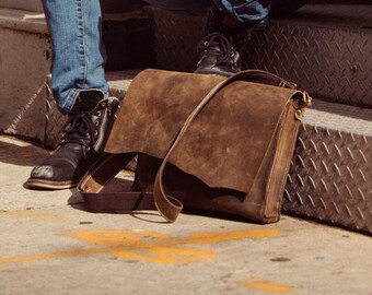 The elsewhere tie oversized tote in leather hotsell