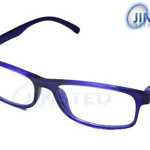 Pode incluir: Um par de óculos de leitura azuis com armação retangular.