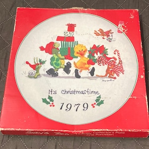 Vintage 1979 Suzy’s Zoo Collectable Christmastime Plate