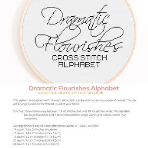 Puede incluir: Un patr&oacute;n de punto de cruz en blanco y negro para el alfabeto con las palabras "Dramatic Flourishes Alphabet" y "Counted Cross Stitch Pattern". El patr&oacute;n est&aacute; dise&ntilde;ado para tela Aida de 14 puntos y se puede bordar en cualquier tipo de lienzo. El tama&ntilde;o cambiar&aacute; seg&uacute;n el n&uacute;mero de hilos de su tejido. Las letras var&iacute;an entre 13 y 40 puntos de alto y 10 a 45 puntos de ancho. El alfabeto tiene grandes florituras y se recomienda para palabras y nombres simples, en lugar de frases. El tama&ntilde;o final promedio de las letras se indica para telas Aida de 14, 16, 18, 20 y 22 puntos.