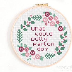 Puede incluir: Patrón de punto de cruz con una corona de flores y el texto "What would Dolly Parton do?"