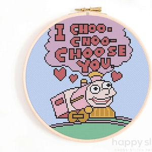 Könnte beinhalten: Kreuzstichmuster mit einem rosa Cartoon-Zug mit dem Text "I choo-choo-choose you" in einer rosa Wolke mit Herzen.