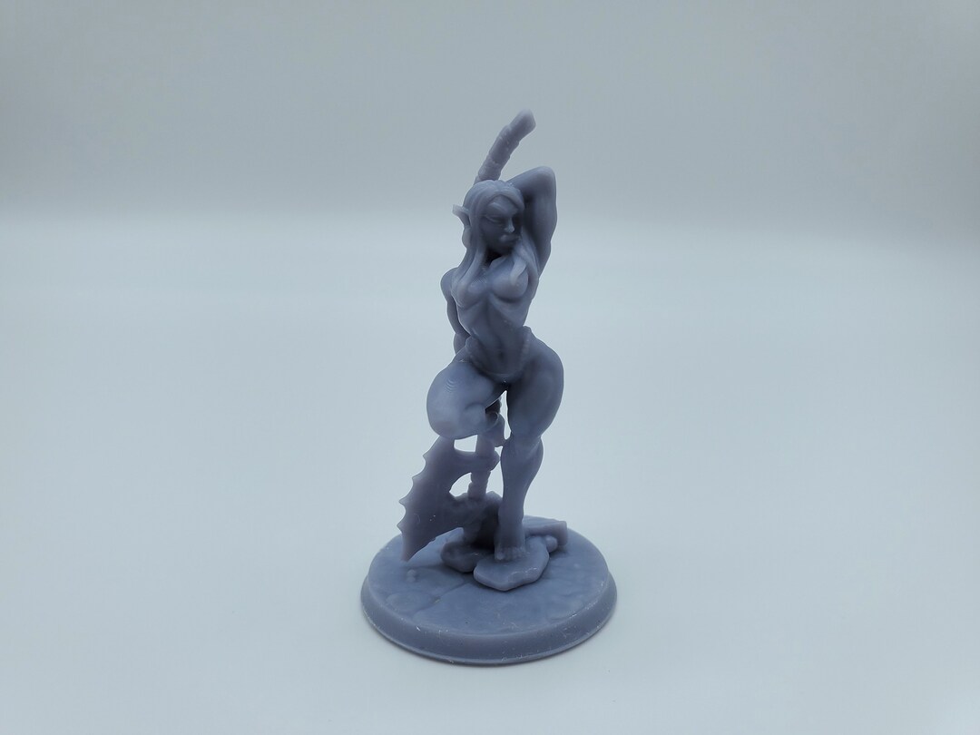 Maggona Orc / Half-Orc Pinup Dancer Bard Synthwave 28mm or 32mm Miniatures