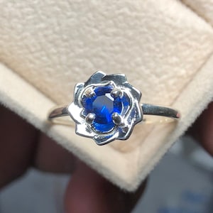 Rosalina // Round Cut Solitaire | Flower Petal Ring | Flower Engagement Ring