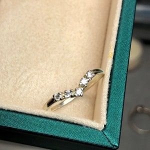 Mina // Dainty Ring | 14kt Gold Contour Wedding Band | Diamond Stacking RIng | Curved Wedding Band | Diamond Wedding Band