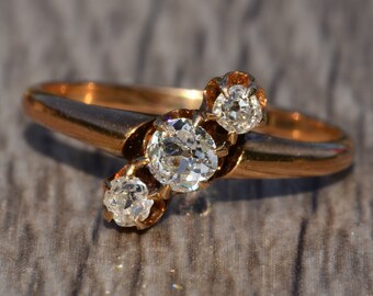 Antiker Alter Verlobungsring aus Drei Steinen in Rosegold