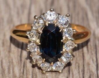 Länglicher ovaler Saphir Halo Ring