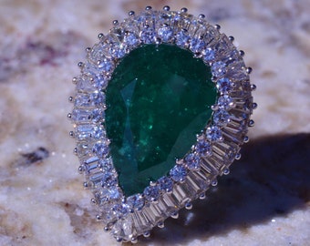 Outstanding Emerald & Diamond Ring