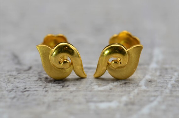 Flat gold stud earrings sale