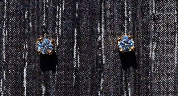 14K Yellow Gold Cubic Zirconia Stud Earrings - image 1